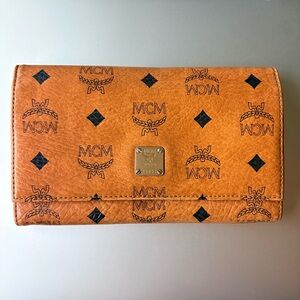 VTG MCM Heritage Aren Continental Wallet In Visetos, 24kt gold plated hardware